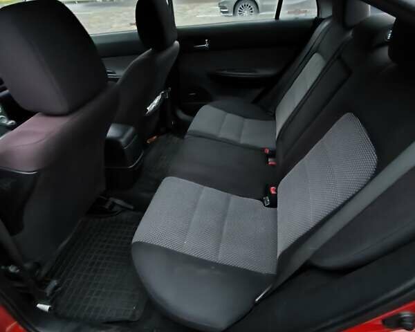 Красный Мазда 6, объемом двигателя 2 л и пробегом 248 тыс. км за 3900 $, фото 6 на Automoto.ua