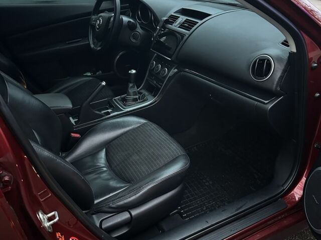 Красный Мазда 6, объемом двигателя 2.5 л и пробегом 295 тыс. км за 7000 $, фото 5 на Automoto.ua