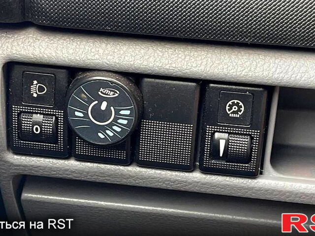 Красный Мазда 6, объемом двигателя 1.8 л и пробегом 328 тыс. км за 3700 $, фото 12 на Automoto.ua