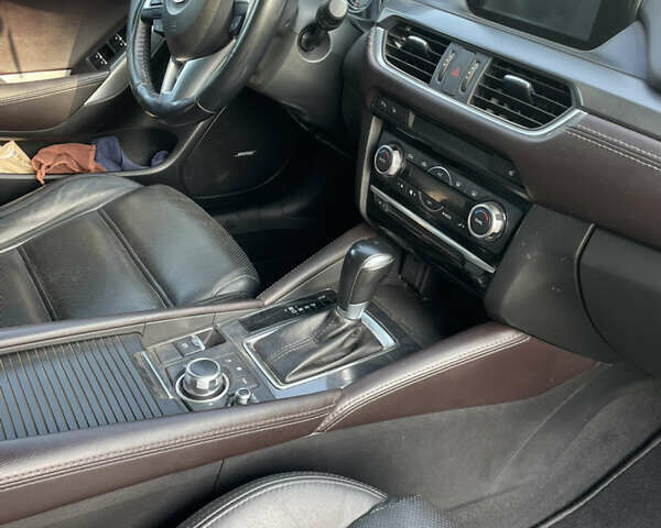 Красный Мазда 6, объемом двигателя 2.2 л и пробегом 245 тыс. км за 12500 $, фото 12 на Automoto.ua