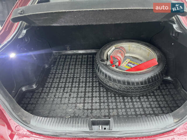 Красный Мазда 6, объемом двигателя 2 л и пробегом 220 тыс. км за 5000 $, фото 18 на Automoto.ua