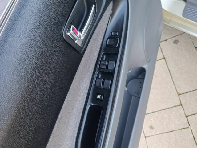 Жовтий Мазда 6, об'ємом двигуна 2 л та пробігом 330 тис. км за 3399 $, фото 13 на Automoto.ua