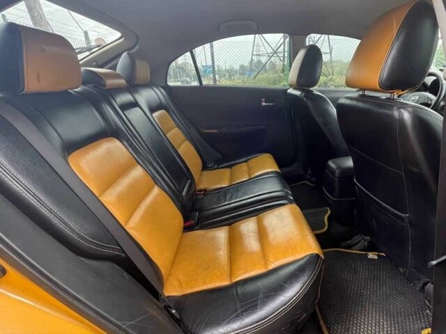 Жовтий Мазда 6, об'ємом двигуна 2 л та пробігом 303 тис. км за 3999 $, фото 19 на Automoto.ua