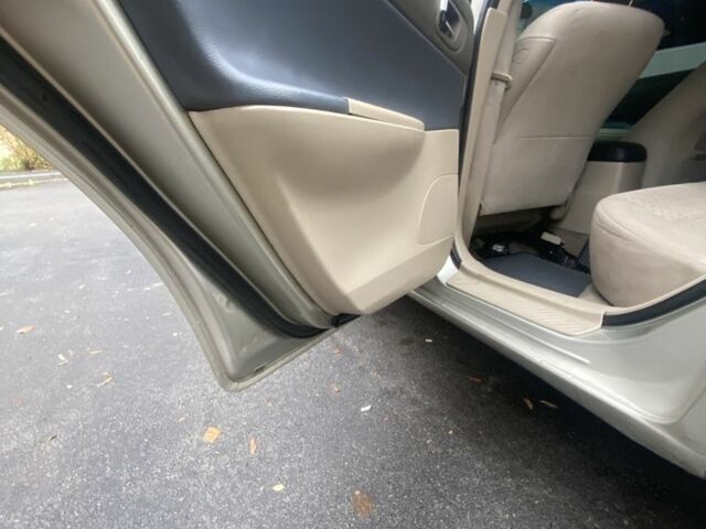 Сірий Мазда 6, об'ємом двигуна 2 л та пробігом 337 тис. км за 4150 $, фото 4 на Automoto.ua