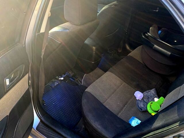 Серый Мазда 6, объемом двигателя 2 л и пробегом 240 тыс. км за 3000 $, фото 4 на Automoto.ua