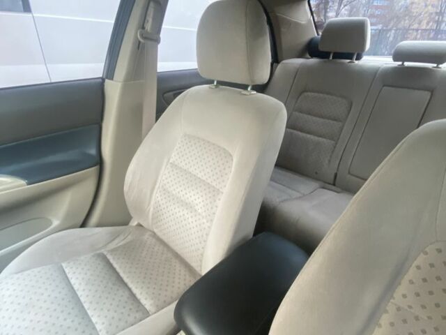 Сірий Мазда 6, об'ємом двигуна 2 л та пробігом 337 тис. км за 4150 $, фото 12 на Automoto.ua