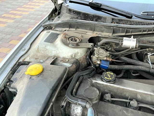Сірий Мазда 6, об'ємом двигуна 2 л та пробігом 248 тис. км за 4000 $, фото 6 на Automoto.ua