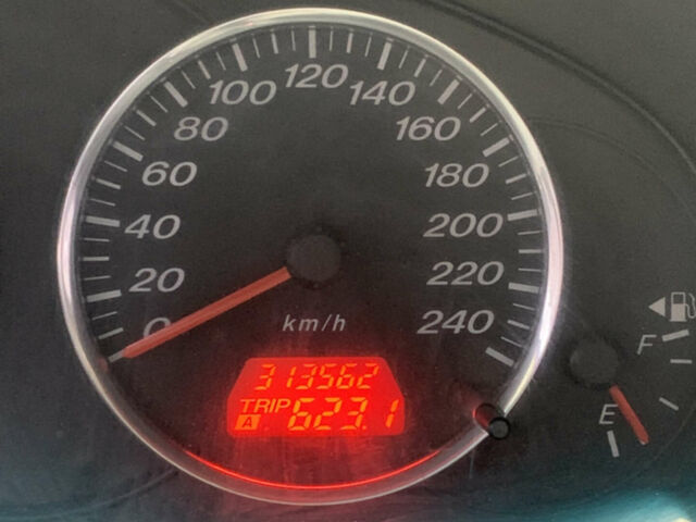 Сірий Мазда 6, об'ємом двигуна 2 л та пробігом 313 тис. км за 3000 $, фото 8 на Automoto.ua