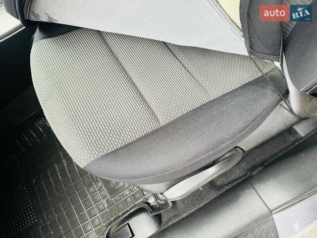 Серый Мазда 6, объемом двигателя 2 л и пробегом 180 тыс. км за 2200 $, фото 12 на Automoto.ua