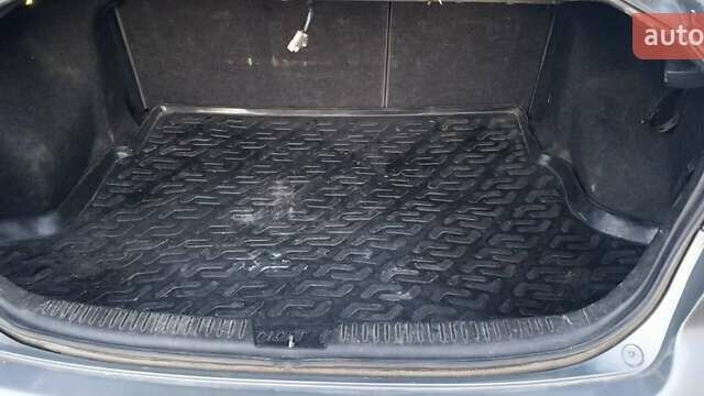 Сірий Мазда 6, об'ємом двигуна 2 л та пробігом 273 тис. км за 3700 $, фото 13 на Automoto.ua