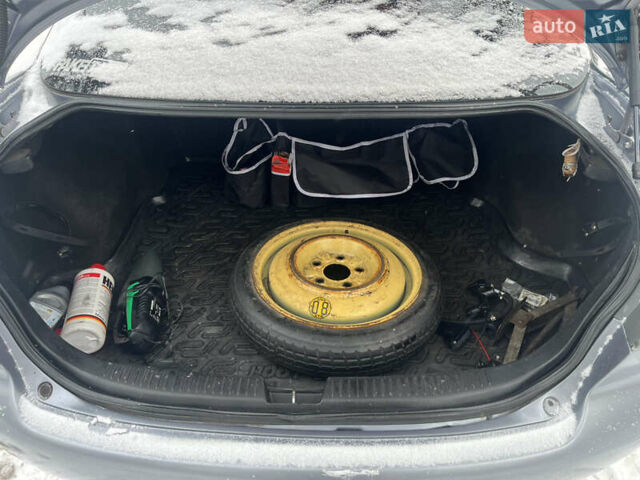 Сірий Мазда 6, об'ємом двигуна 2 л та пробігом 560 тис. км за 3800 $, фото 14 на Automoto.ua