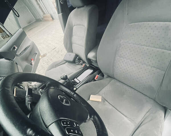 Серый Мазда 6, объемом двигателя 1.8 л и пробегом 300 тыс. км за 3800 $, фото 7 на Automoto.ua