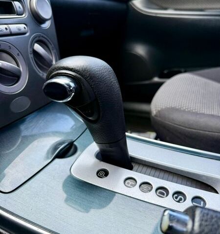 Серый Мазда 6, объемом двигателя 2 л и пробегом 217 тыс. км за 2500 $, фото 11 на Automoto.ua