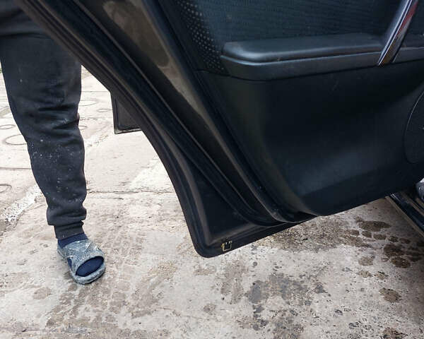 Сірий Мазда 6, об'ємом двигуна 2.3 л та пробігом 260 тис. км за 3900 $, фото 4 на Automoto.ua