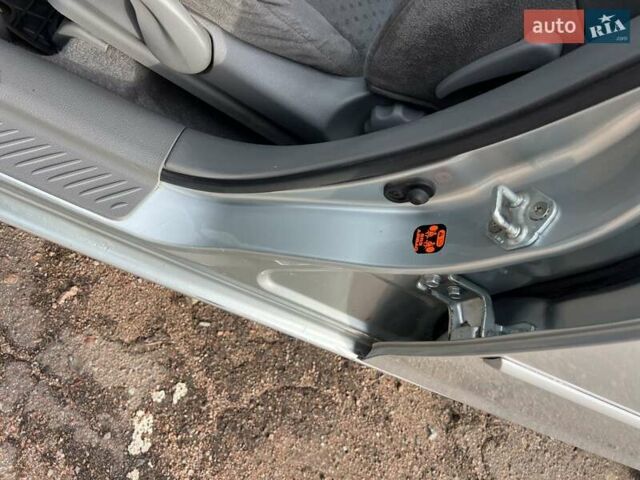 Серый Мазда 6, объемом двигателя 1.8 л и пробегом 300 тыс. км за 4300 $, фото 44 на Automoto.ua