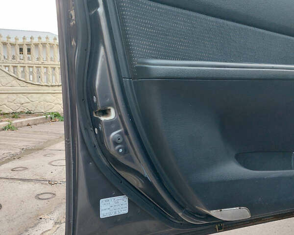 Сірий Мазда 6, об'ємом двигуна 2.3 л та пробігом 260 тис. км за 3900 $, фото 5 на Automoto.ua