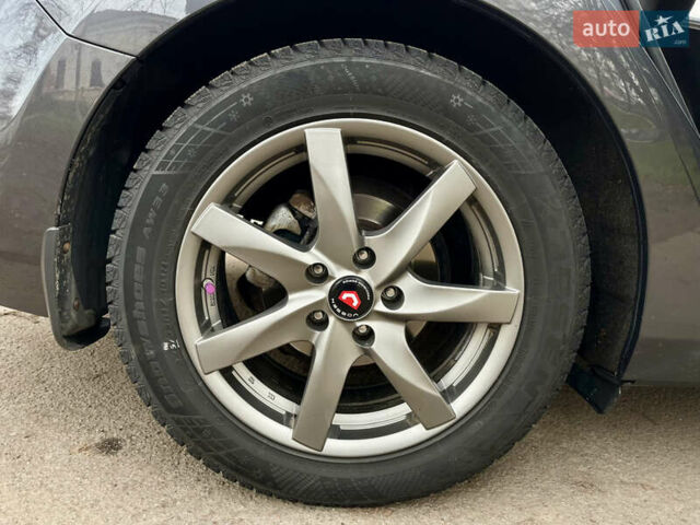 Серый Мазда 6, объемом двигателя 2.19 л и пробегом 302 тыс. км за 10000 $, фото 32 на Automoto.ua