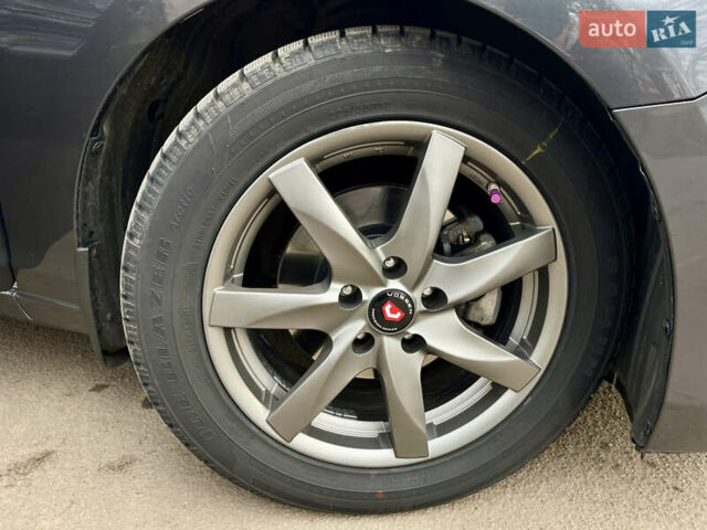 Серый Мазда 6, объемом двигателя 2.19 л и пробегом 302 тыс. км за 10000 $, фото 29 на Automoto.ua