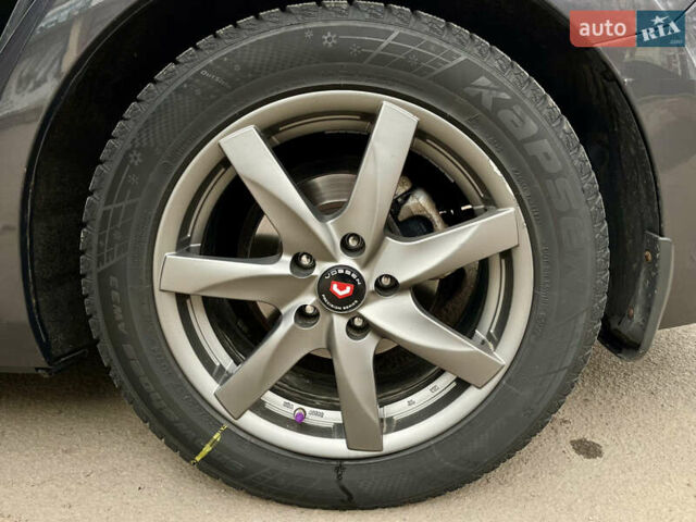 Серый Мазда 6, объемом двигателя 2.19 л и пробегом 302 тыс. км за 10000 $, фото 31 на Automoto.ua