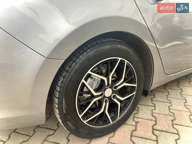 Сірий Мазда 6, об'ємом двигуна 2.19 л та пробігом 209 тис. км за 11000 $, фото 4 на Automoto.ua