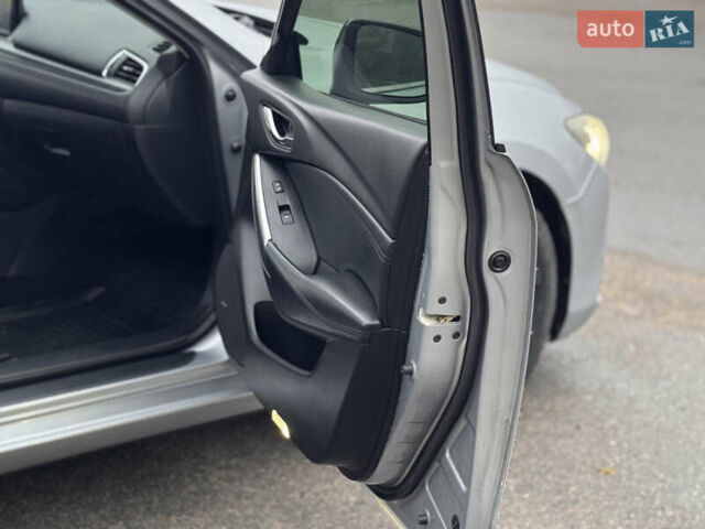 Серый Мазда 6, объемом двигателя 2.49 л и пробегом 147 тыс. км за 12800 $, фото 62 на Automoto.ua