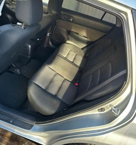 Сірий Мазда 6, об'ємом двигуна 2 л та пробігом 301 тис. км за 3550 $, фото 10 на Automoto.ua