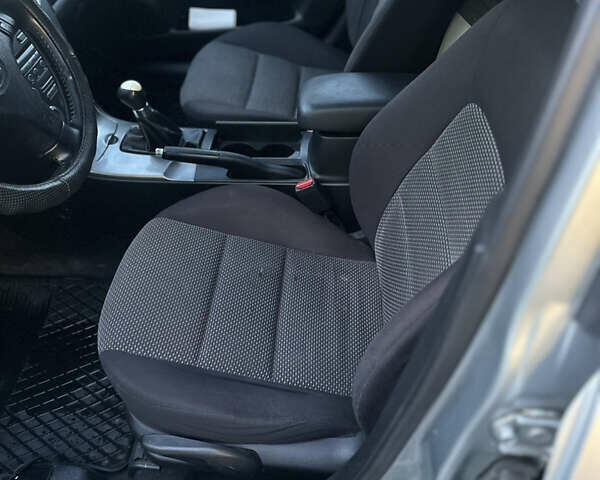 Сірий Мазда 6, об'ємом двигуна 2 л та пробігом 257 тис. км за 3950 $, фото 19 на Automoto.ua
