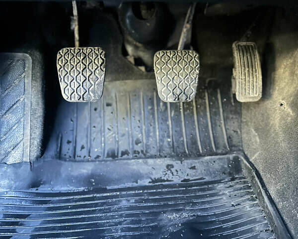 Сірий Мазда 6, об'ємом двигуна 2 л та пробігом 257 тис. км за 3690 $, фото 23 на Automoto.ua