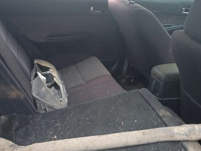 Серый Мазда 6, объемом двигателя 1.8 л и пробегом 200 тыс. км за 1111 $, фото 3 на Automoto.ua