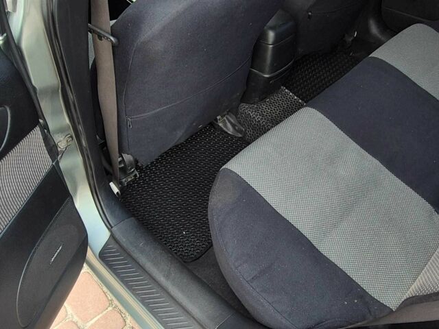 Сірий Мазда 6, об'ємом двигуна 2 л та пробігом 377 тис. км за 4200 $, фото 14 на Automoto.ua