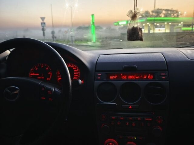 Сірий Мазда 6, об'ємом двигуна 2 л та пробігом 290 тис. км за 2850 $, фото 7 на Automoto.ua