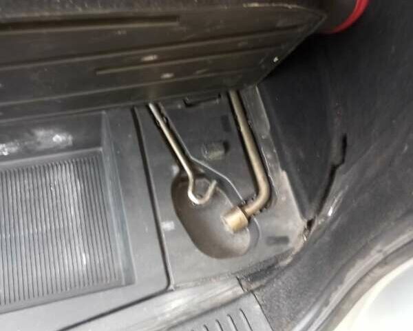 Серый Мазда 6, объемом двигателя 2 л и пробегом 357 тыс. км за 3600 $, фото 2 на Automoto.ua