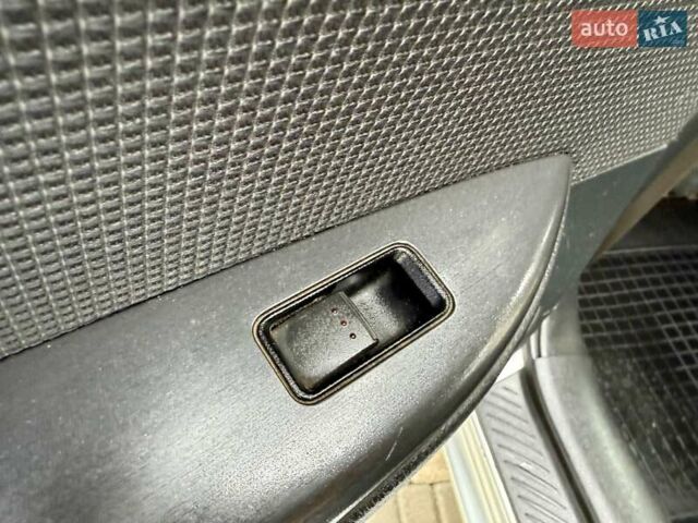 Серый Мазда 6, объемом двигателя 2 л и пробегом 427 тыс. км за 3400 $, фото 56 на Automoto.ua