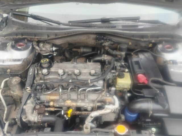 Сірий Мазда 6, об'ємом двигуна 2 л та пробігом 306 тис. км за 4500 $, фото 5 на Automoto.ua