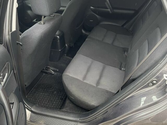 Сірий Мазда 6, об'ємом двигуна 2 л та пробігом 204 тис. км за 4200 $, фото 6 на Automoto.ua