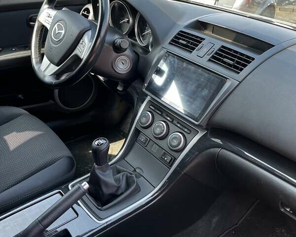 Сірий Мазда 6, об'ємом двигуна 2 л та пробігом 231 тис. км за 7500 $, фото 3 на Automoto.ua