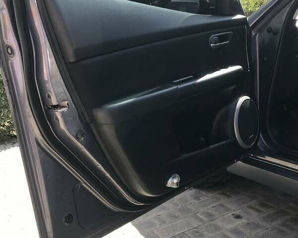 Серый Мазда 6, объемом двигателя 2 л и пробегом 301 тыс. км за 6600 $, фото 10 на Automoto.ua
