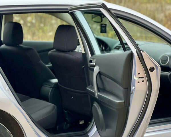 Сірий Мазда 6, об'ємом двигуна 2 л та пробігом 179 тис. км за 7750 $, фото 16 на Automoto.ua
