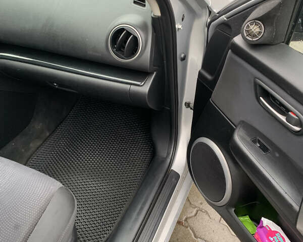 Сірий Мазда 6, об'ємом двигуна 2 л та пробігом 271 тис. км за 5500 $, фото 15 на Automoto.ua