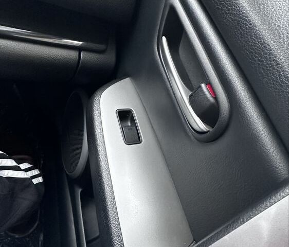 Серый Мазда 6, объемом двигателя 2.5 л и пробегом 217 тыс. км за 8100 $, фото 9 на Automoto.ua