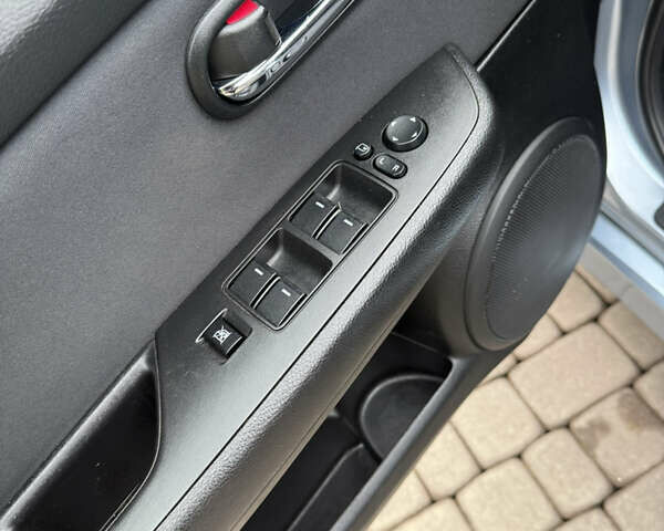 Сірий Мазда 6, об'ємом двигуна 2.2 л та пробігом 240 тис. км за 7250 $, фото 12 на Automoto.ua