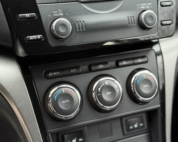 Сірий Мазда 6, об'ємом двигуна 2.2 л та пробігом 240 тис. км за 6650 $, фото 16 на Automoto.ua