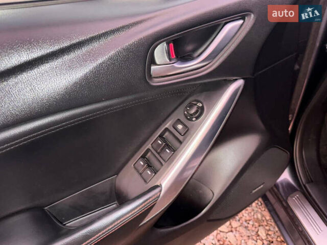 Серый Мазда 6, объемом двигателя 2.19 л и пробегом 226 тыс. км за 10900 $, фото 28 на Automoto.ua