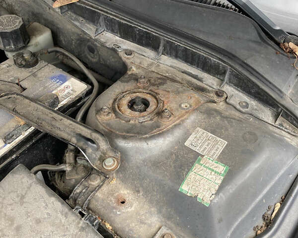 Сірий Мазда 6, об'ємом двигуна 2 л та пробігом 380 тис. км за 2300 $, фото 5 на Automoto.ua