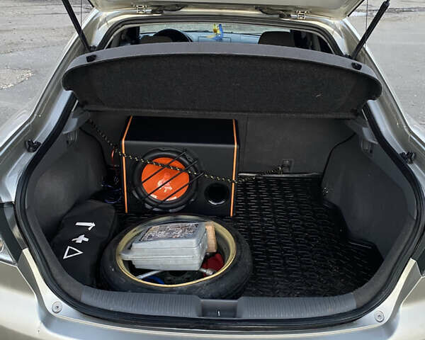 Мазда 6 2004 в Хмельницком на Automoto.ua Серый Мазда 6, объемом двигателя 2 л и пробегом 285 тыс. км за 3550 $, фото 4 на Automoto.ua