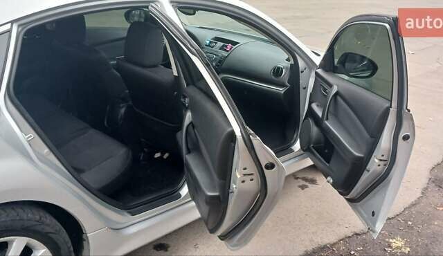 Серый Мазда 6, объемом двигателя 2.18 л и пробегом 277 тыс. км за 7700 $, фото 10 на Automoto.ua