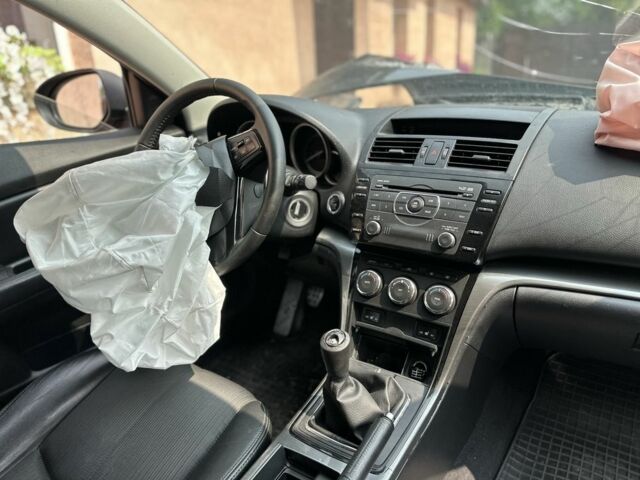 Сірий Мазда 6, об'ємом двигуна 2.2 л та пробігом 270 тис. км за 3800 $, фото 13 на Automoto.ua