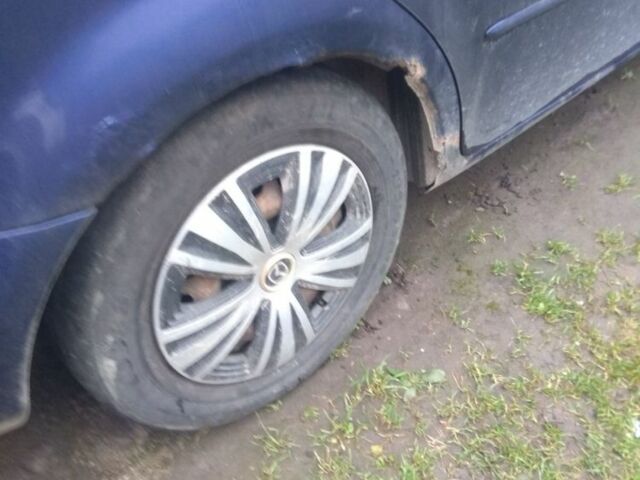 Синий Мазда 6, объемом двигателя 1.8 л и пробегом 360 тыс. км за 1100 $, фото 3 на Automoto.ua