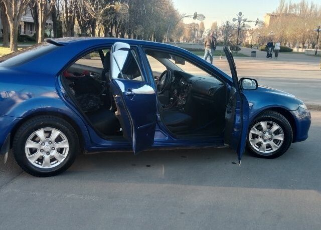 Синий Мазда 6, объемом двигателя 2 л и пробегом 250 тыс. км за 4000 $, фото 9 на Automoto.ua