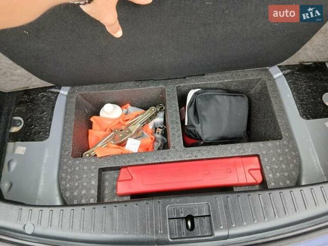 Синий Мазда 6, объемом двигателя 2.2 л и пробегом 250 тыс. км за 7300 $, фото 16 на Automoto.ua